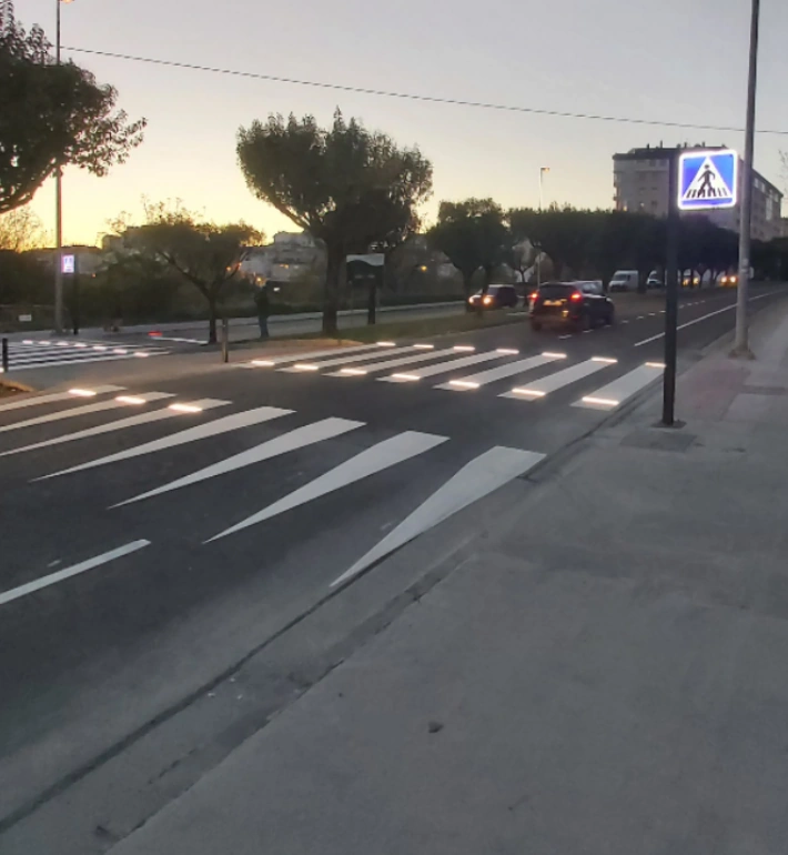 Foto Lugo paso de peatones lumínico con barras de detección