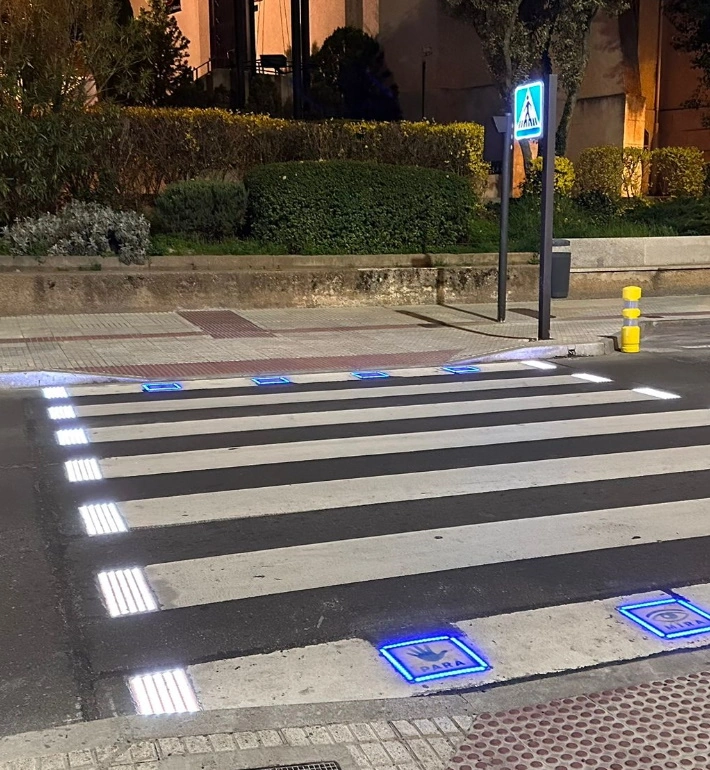 TEA pasos de peatones lumínicos adaptados a personas invidentes y con transtorno de espectro autista